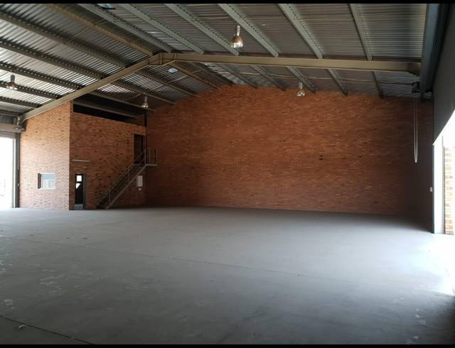 525M² WAREHOUSE TO LET IN BRENTWOOD PARK